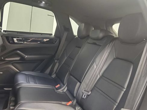 Used 2022 Porsche Cayenne Platinum Edition AWD/4WD image 35