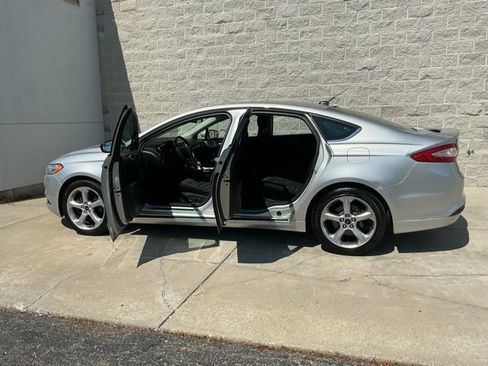 Used 2016 Ford Fusion SE w/ Equipment Group 201A FWD image 13