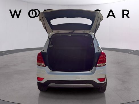 Used 2022 Chevrolet Trax LT w/ LT Convenience Package image 21