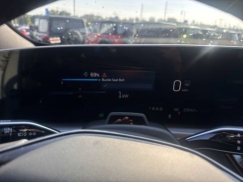 Used 2024 Cadillac Lyriq Luxury RWD image 18