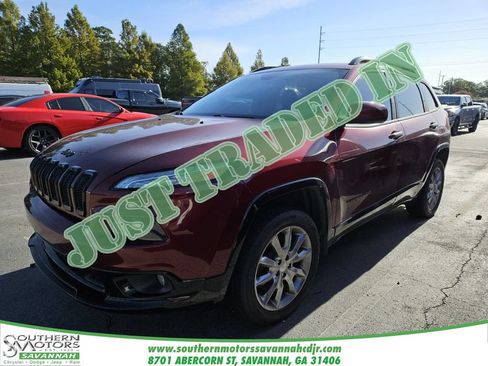 Used 2018 Jeep Cherokee Latitude FWD image 1
