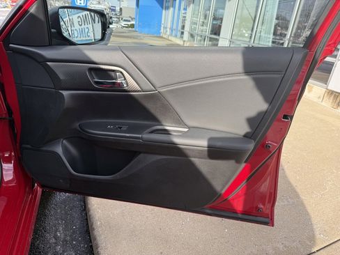 Used 2017 Honda Accord Sport image 43