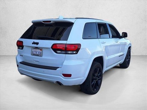 Used 2021 Jeep Grand Cherokee Laredo X image 5