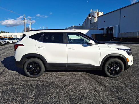 New 2026 Kia Seltos EX image 9