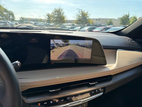 Used 2024 Cadillac XT4 Luxury w/ Cold Weather Package FWD image 31