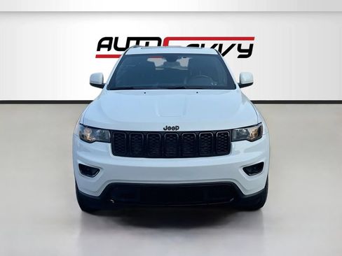 Used 2021 Jeep Grand Cherokee Laredo X AWD/4WD image 2