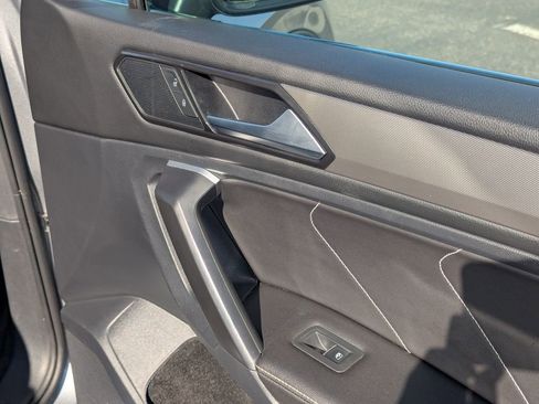 Used 2024 Volkswagen Tiguan SE image 35