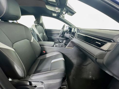 Used 2025 Toyota Camry SE image 30