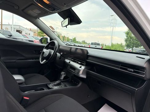 Used 2025 Hyundai Kona SEL FWD image 13