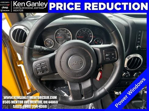 Used 2015 Jeep Wrangler Unlimited Sahara w/ Dual Top Group AWD/4WD image 13