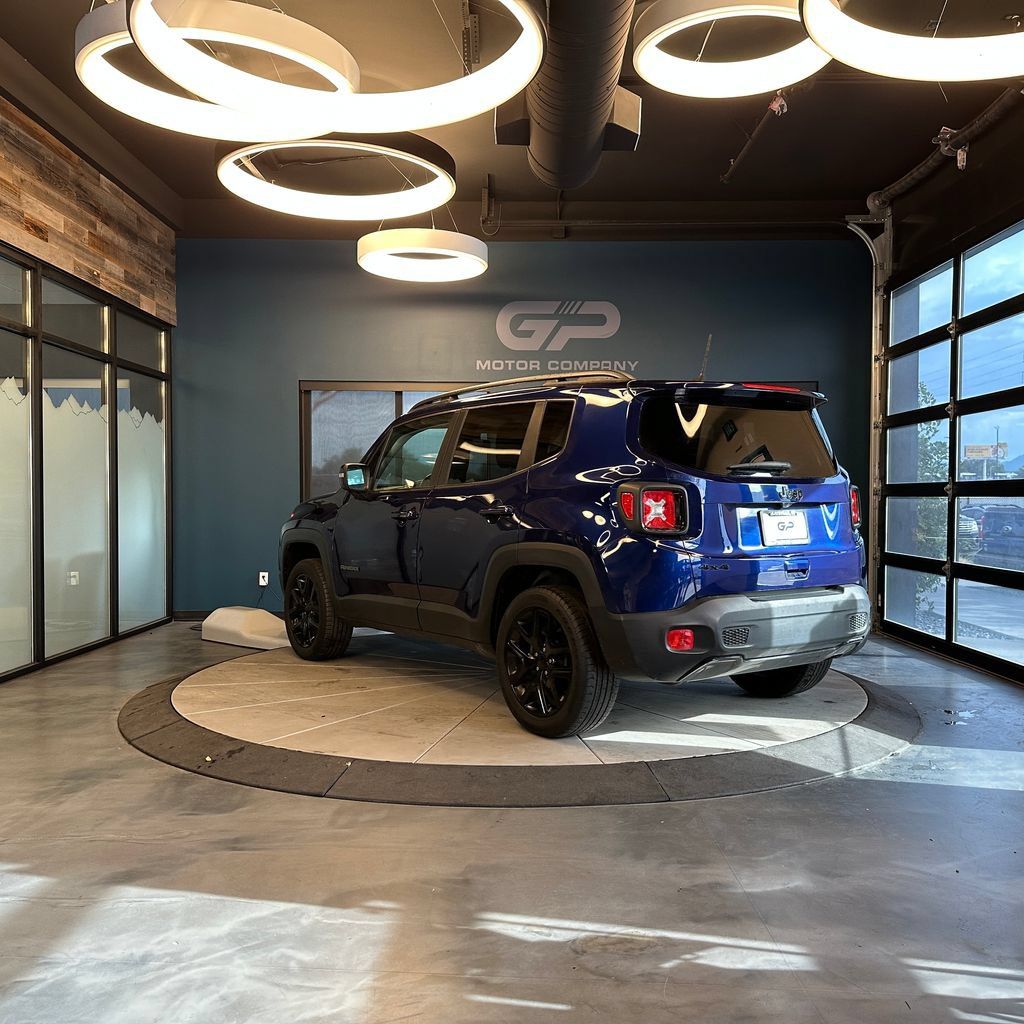 Used 2018 Jeep Renegade Altitude w/ UConnect 8.4 Nav Group AWD/4WD image 5