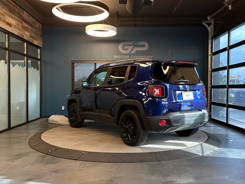 Used 2018 Jeep Renegade Altitude w/ UConnect 8.4 Nav Group AWD/4WD image 5