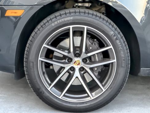 Used 2025 Porsche Macan image 27