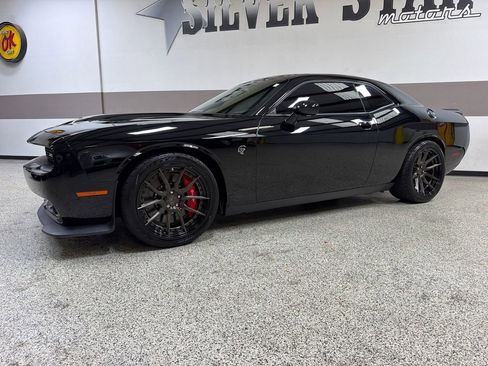 Used 2016 Dodge Challenger SRT Hellcat RWD image 4