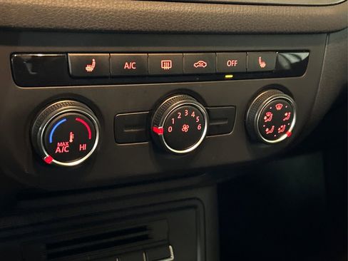 Used 2017 Volkswagen Tiguan S image 32