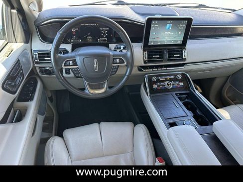 Used 2021 Lincoln Navigator Reserve w/ Luxury Package image 22
