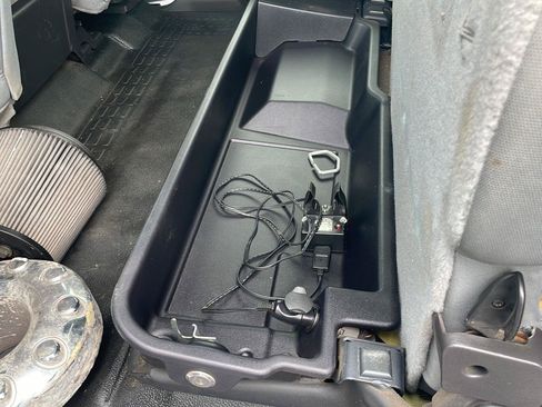 Used 2011 Ford F550 4x4 Crew Cab Super Duty w/ Payload Upgrade Pkg image 27
