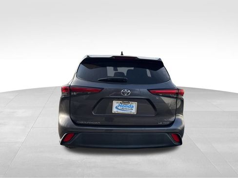 Used 2022 Toyota Highlander LE image 8