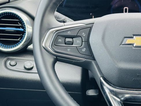 Used 2025 Chevrolet Trax LT w/ LT Convenience Package image 14