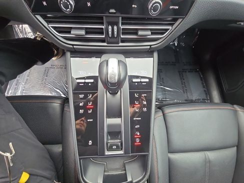 Used 2023 Porsche Macan image 19