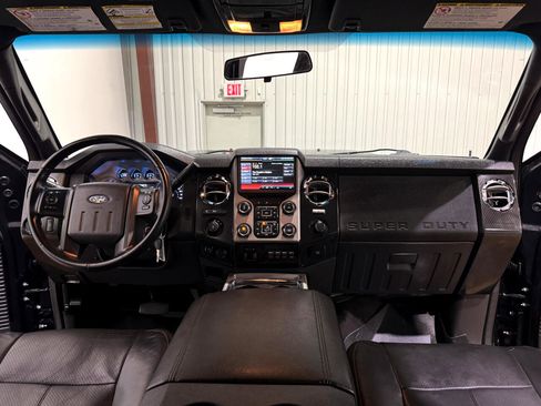 Used 2015 Ford F250 Lariat w/ Lariat Interior Package image 17