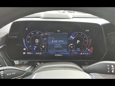 Used 2025 Chevrolet Suburban Z71 image 16