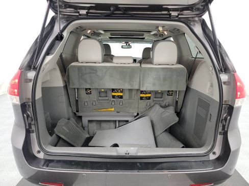 Used 2014 Toyota Sienna XLE image 14