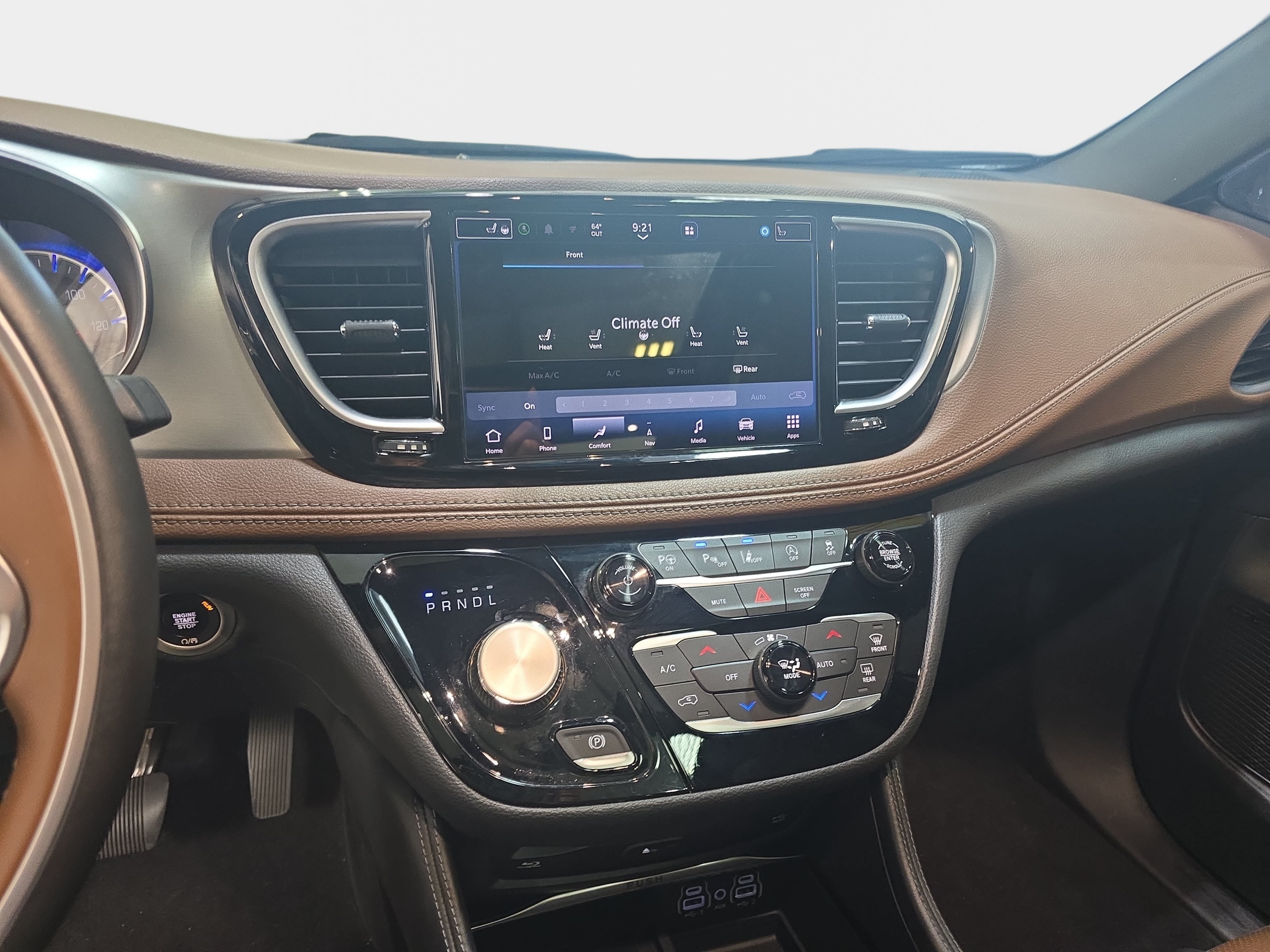 Used 2021 Chrysler Pacifica Limited w/ Uconnect Theater Family Group AWD/4WD image 17