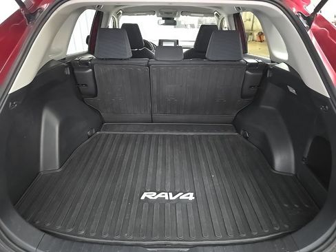 Used 2019 Toyota RAV4 LE w/ All Weather Liner Package AWD/4WD image 14