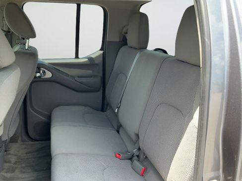 Used 2018 Nissan Frontier SV RWD image 20