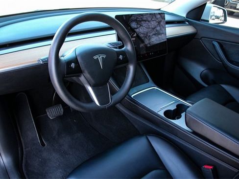 Used 2021 Tesla Model Y Long Range image 9