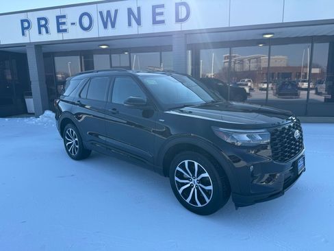 Certified 2025 Ford Explorer ST-Line image 3