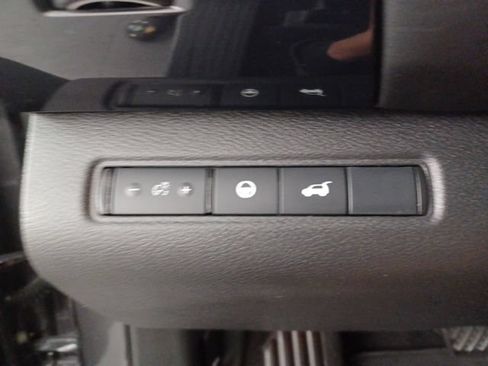 Used 2025 Nissan Pathfinder SV FWD image 21