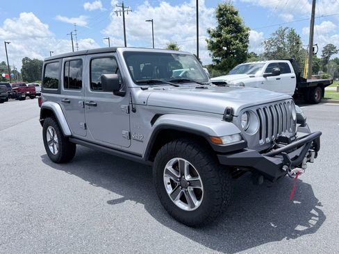 Used 2020 Jeep Wrangler Unlimited Sahara AWD/4WD image 2