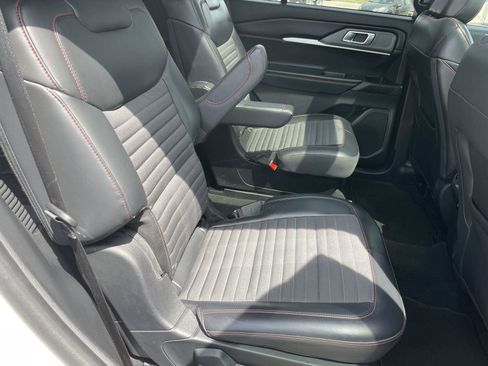 Used 2025 Ford Explorer ST-Line w/ Premium Package image 27