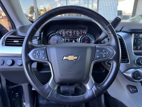 Used 2018 Chevrolet Suburban LT image 9