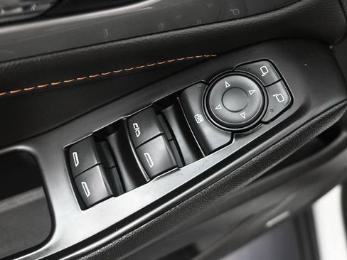 Used 2020 Chevrolet Traverse LT w/ LT Premium Package FWD image 10