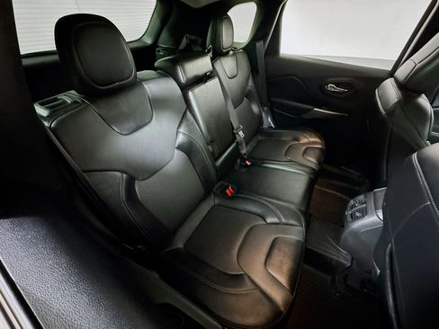 Used 2022 Jeep Cherokee Limited w/ Mopar Interior Package AWD/4WD image 26
