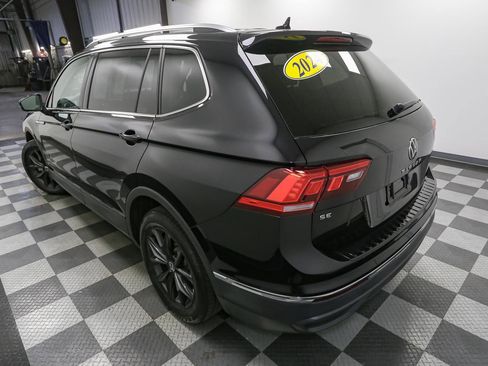 Certified 2024 Volkswagen Tiguan SE w/ Panoramic Sunroof Package AWD/4WD image 11