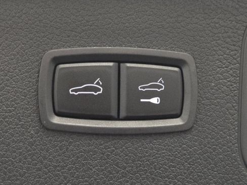 Certified 2024 Porsche Macan AWD/4WD image 24