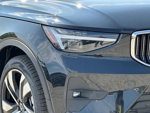 New 2025 Volvo XC40 B5 Ultra w/ Climate Package image 3