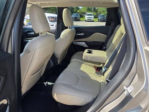 Used 2017 Jeep Cherokee Limited AWD/4WD image 13