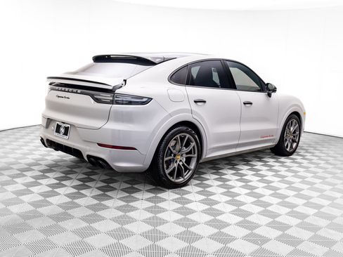 Used 2020 Porsche Cayenne Turbo image 7