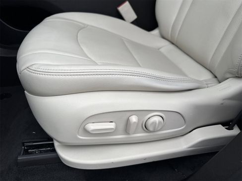 Used 2023 Buick Enclave Essence w/ Experience Buick Package image 21