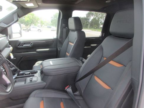 New 2026 GMC Sierra 2500 AT4 w/ AT4 Premium Plus Package AWD/4WD image 13