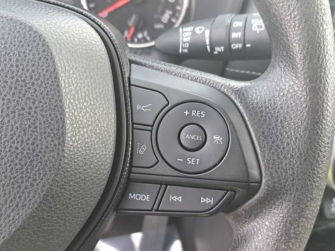 Used 2021 Toyota RAV4 XLE w/ Carpet Mat Package (TMS) image 18