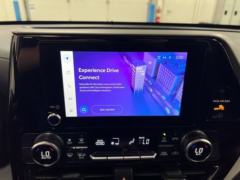 Used 2025 Toyota Highlander LE AWD/4WD image 15