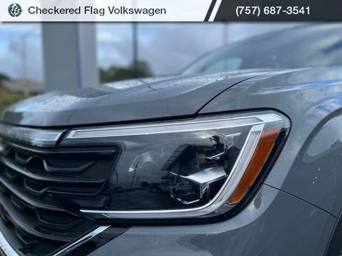 Used 2025 Volkswagen Atlas Cross Sport SEL AWD/4WD image 11