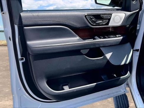 Used 2022 Lincoln Navigator Reserve AWD/4WD image 19