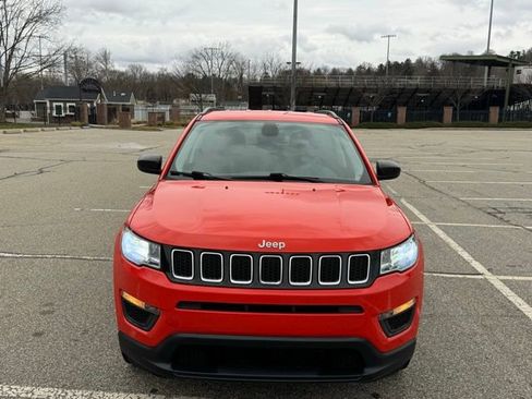 Used 2021 Jeep Compass Sport image 2